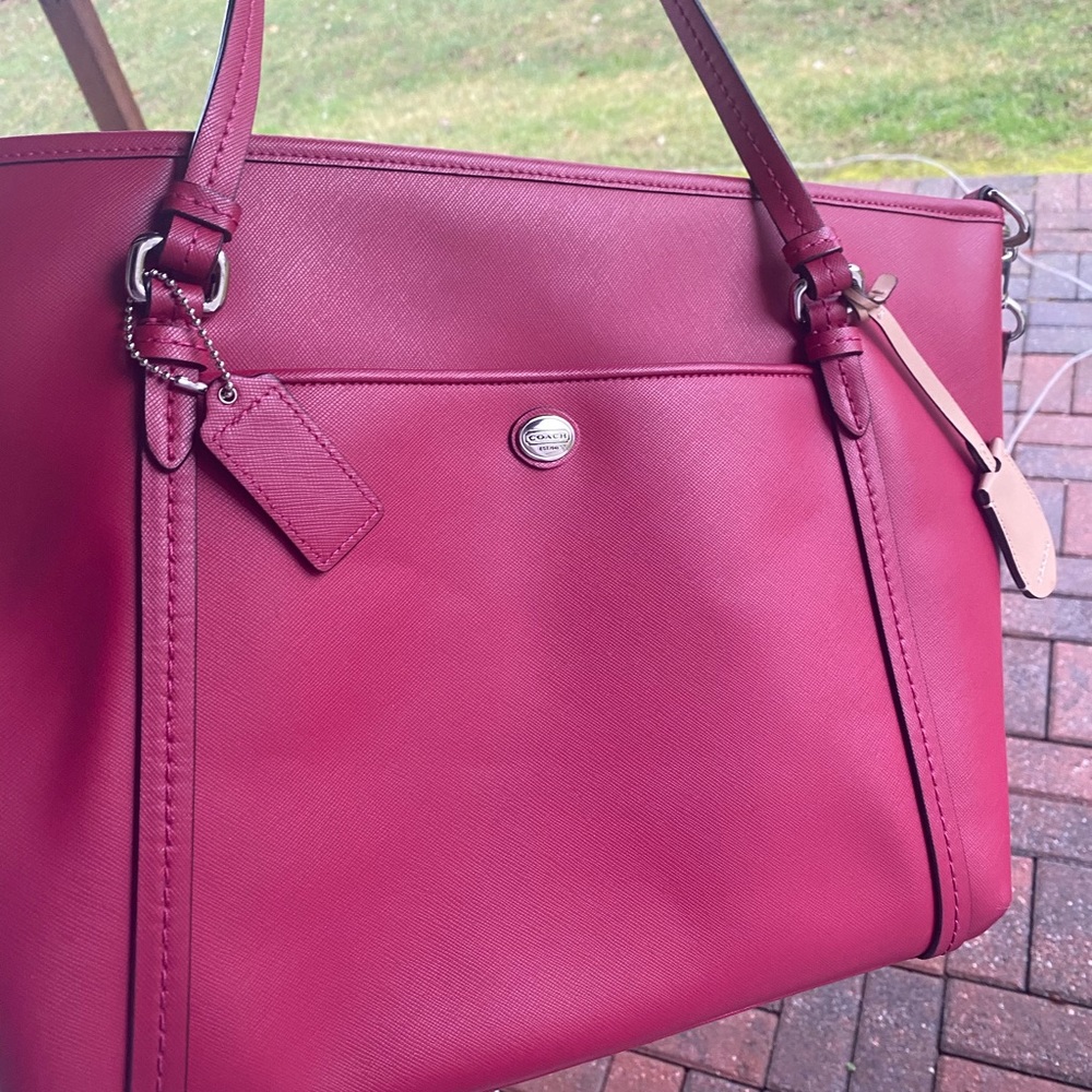 Coach Tote F25667